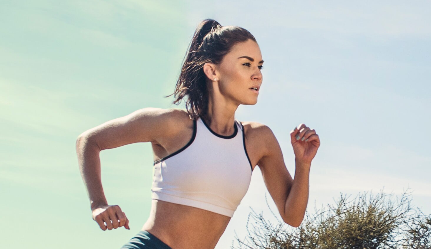 Mujer haciendo ejercicio para cuidado de la piel