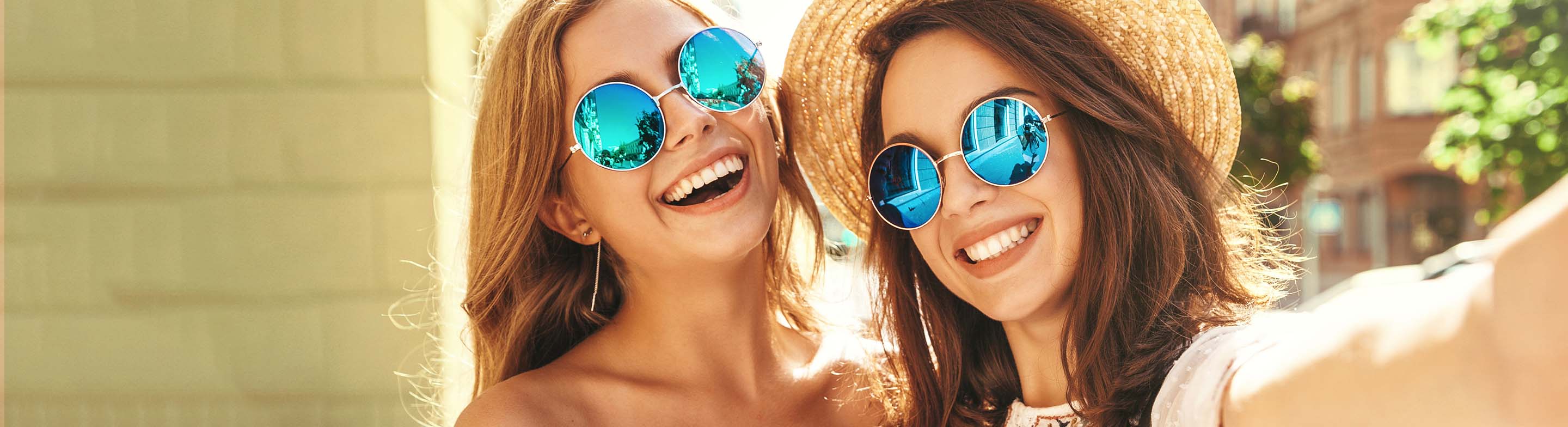 Selfie de dos amigas jovenes