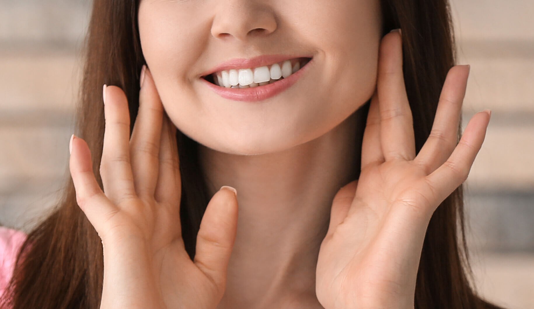 Masaje relajante en orejas