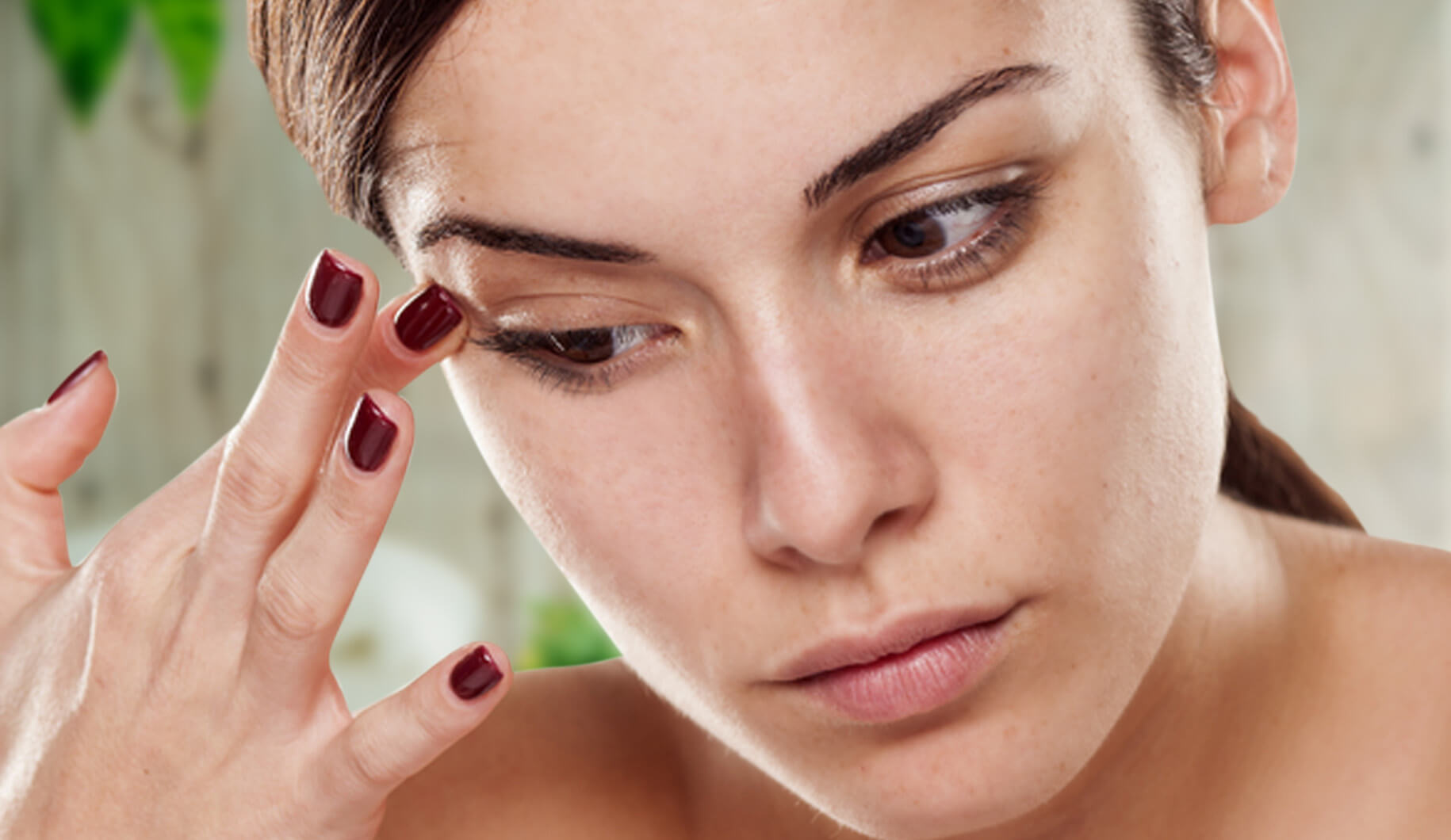 Masaje terapéutico en rostro y ojos